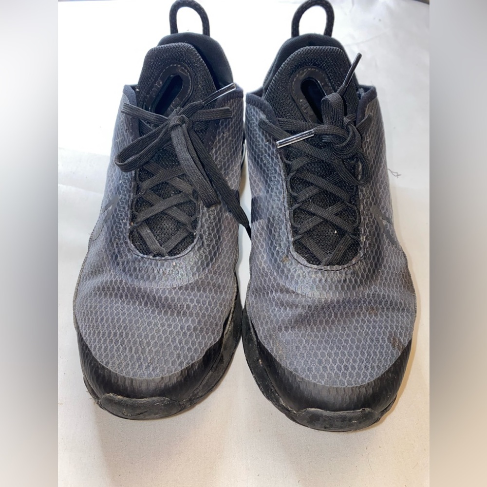 NIKE AIR MAX 2090 Youth SIZE 6 Y STYLE # CJ4066-001 Black & Gray